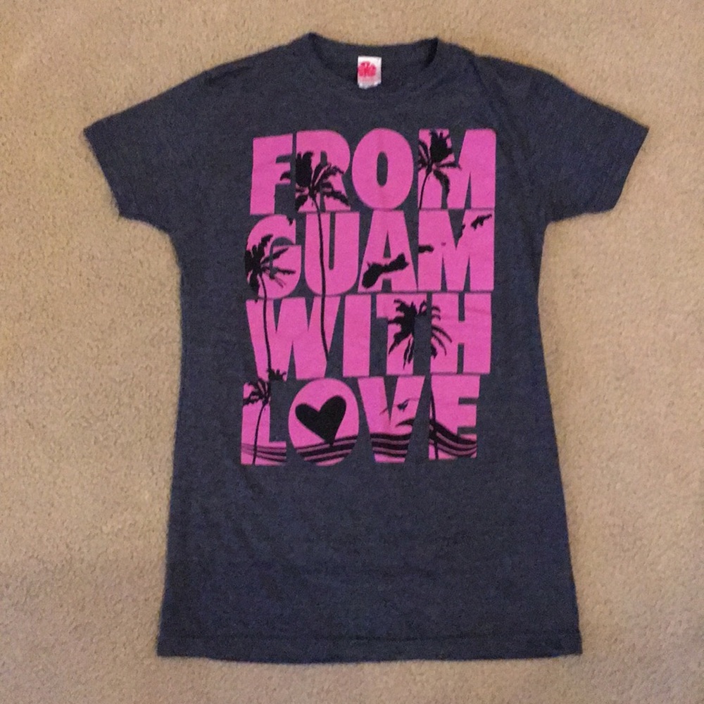 Guam souvenir tshirt - gray & pink